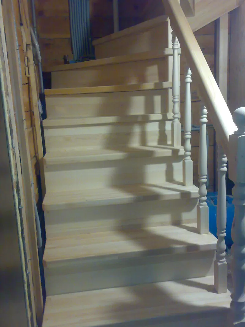Изготовление деревянных лестниц на заказ. Скидки  7