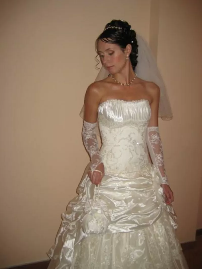 Продам свадебное платье,  цвет айвори